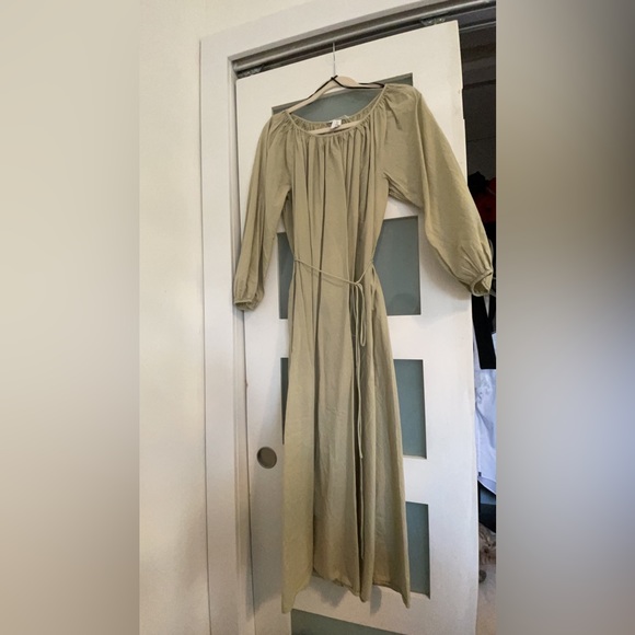 GREEN DRESS - Picture 2 of 2